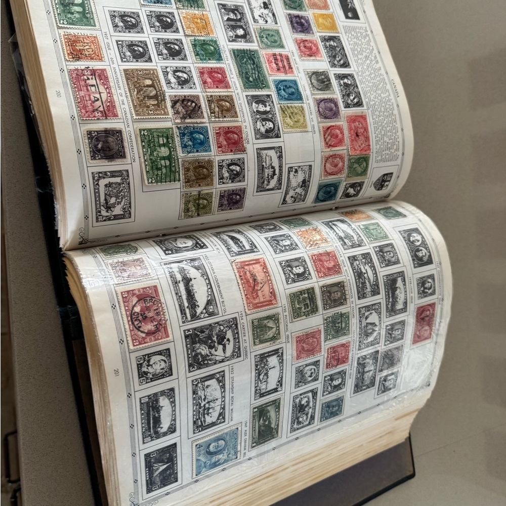 Classic Stamp Collection Album - Picture 4 of 11